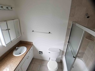 1 Bedroom Bathroom